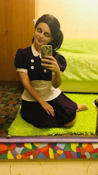 Bioshock little sister cosplay ,women cosplay, bioshock game, preppy dress with collar