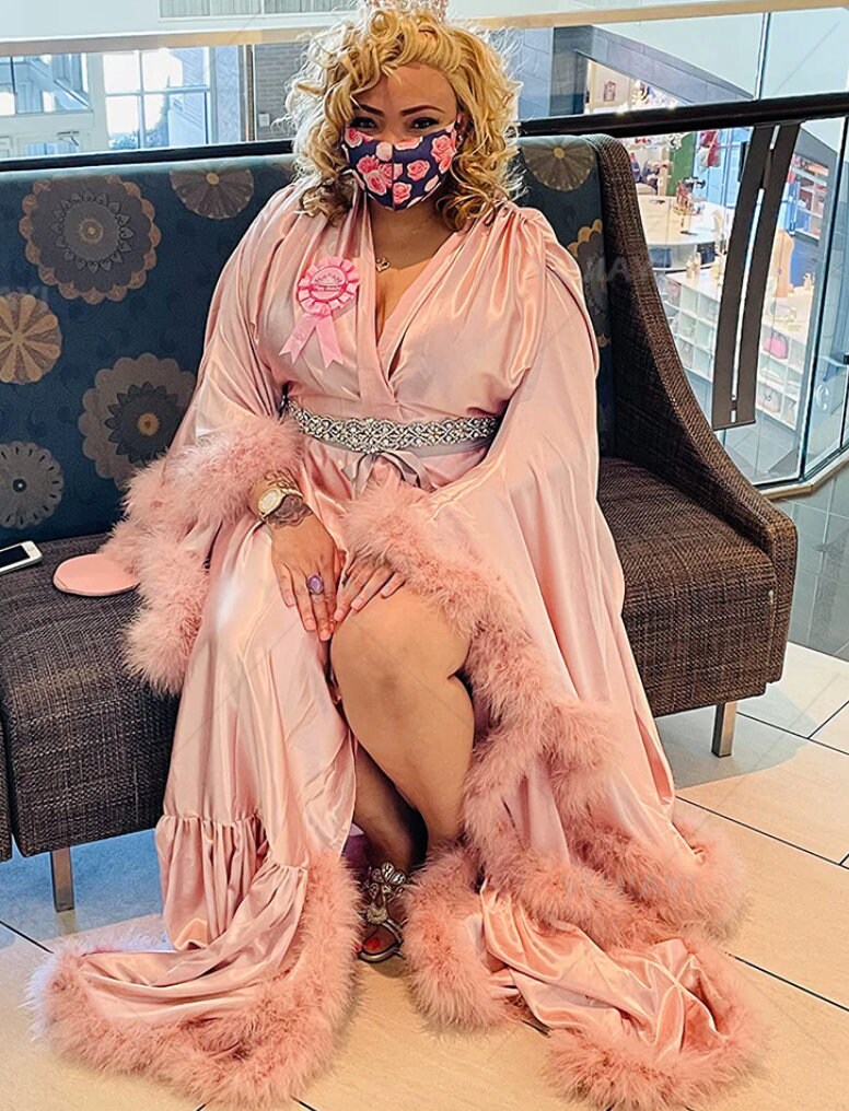 Custom made noir Bathrobe for Women Flare Sleeves Feather Bridal Robe Nightgown Silk Long Wedding Dressing Gown Photography Dress