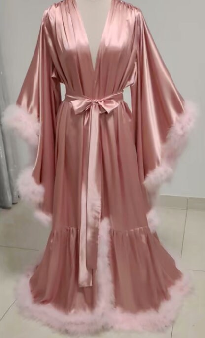 Custom made noir Bathrobe for Women Flare Sleeves Feather Bridal Robe Nightgown Silk Long Wedding Dressing Gown Photography Dress